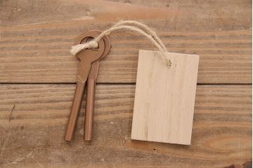 中古　岩谷堂箪笥　桜木家具店作　金具の細やかな意匠が魅力、重厚な佇まいの衣装箪笥(整理箪笥、和タンス、引き出し、チェスト)(R-048838)