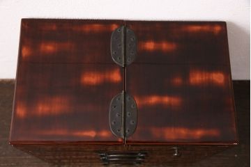 和製アンティーク　極美品　工芸家具　総漆塗り　独特の斑模様が目を引く高級品の小引き出し(小物収納、卓上収納、裁縫箱)(R-048839)