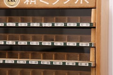 アンティーク雑貨　昭和中期　オリヅル印　昭和レトロな佇まいが魅力のミシン糸ケース(小引き出し、収納棚、小物収納)(R-048851)