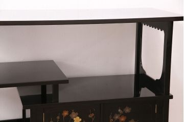 中古　輪島塗　和の趣溢れる上品な佇まいが魅力の飾り棚(茶棚、収納棚、違い棚)(R-048858)