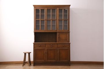 和製ヴィンテージ　三越家具　カントリーハウス　洋風家具　イギリスカントリースタイルのような温かみのある空間にぴったりの重ね食器棚(キャビネット、収納棚、ブルージュ、ビンテージ)(R-048859)
