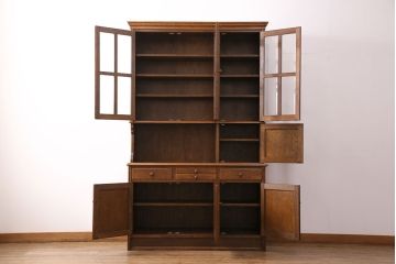 和製ヴィンテージ　三越家具　カントリーハウス　洋風家具　イギリスカントリースタイルのような温かみのある空間にぴったりの重ね食器棚(キャビネット、収納棚、ブルージュ、ビンテージ)(R-048859)