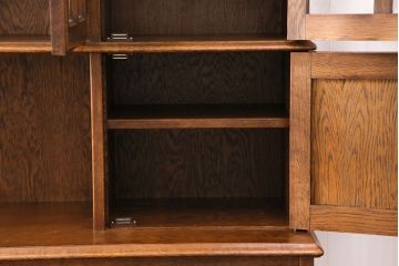 和製ヴィンテージ　三越家具　カントリーハウス　洋風家具　イギリスカントリースタイルのような温かみのある空間にぴったりの重ね食器棚(キャビネット、収納棚、ブルージュ、ビンテージ)(R-048859)