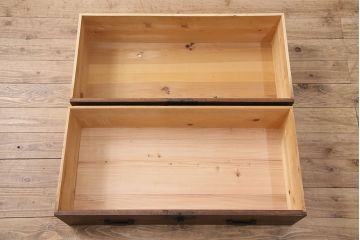 和製アンティーク　脚付き・天板リメイク　黒い金具と古い木の質感が味わい深いローボード(テレビ台、テレビボード、引き出し、リビングボード、チェスト)(R-048860)
