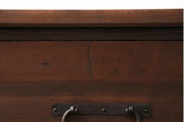 和製アンティーク　脚付き・天板リメイク　黒い金具と古い木の質感が味わい深いローボード(テレビ台、テレビボード、引き出し、リビングボード、チェスト)(R-048860)