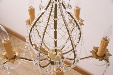 中古　ゴージャスな雰囲気が魅力!味わい深い色合いのアンティーク風シャンデリア(天井照明、吊り下げ照明)(R-048867)