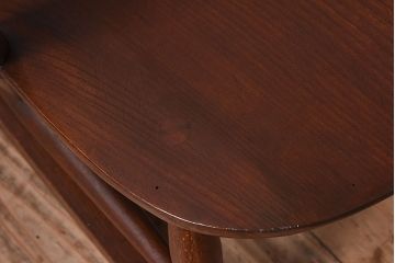 イギリスアンティーク　ERCOL(アーコール)　Windsor(ウィンザー)シリーズ　アザミの花の透かし彫りが上品なロッキングチェア(椅子、アームチェア)(R-048874)