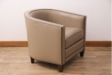 中古　展示品　2019年製　Cassinaixc.(カッシーナイクスシー)　NORMANDIE II(ノルマンディドゥー)　FY革　洗練されたデザインが美しいラウンジチェア(一人掛け、1Pソファ、アームソファ、椅子)(定価約45万円)(R-048877)