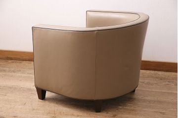 中古　展示品　2019年製　Cassinaixc.(カッシーナイクスシー)　NORMANDIE II(ノルマンディドゥー)　FY革　洗練されたデザインが美しいラウンジチェア(一人掛け、1Pソファ、アームソファ、椅子)(定価約45万円)(R-048877)