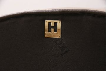 中古　展示品　2019年製　Cassinaixc.(カッシーナイクスシー)　NORMANDIE II(ノルマンディドゥー)　FY革　洗練されたデザインが美しいラウンジチェア(一人掛け、1Pソファ、アームソファ、椅子)(定価約45万円)(R-048878)