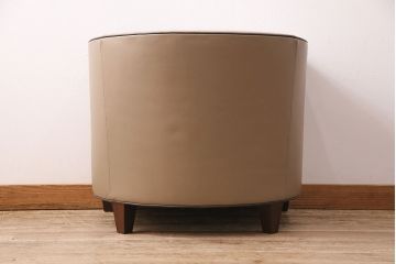 中古　展示品　2019年製　Cassinaixc.(カッシーナイクスシー)　NORMANDIE II(ノルマンディドゥー)　FY革　洗練されたデザインが美しいラウンジチェア(一人掛け、1Pソファ、アームソファ、椅子)(定価約45万円)(R-048878)
