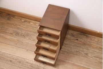 昭和レトロ　ネームプレート付き!ノスタルジックな雰囲気が魅力的なナラ材製の小引き出し(小物収納、卓上収納)(R-048880)