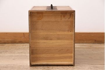 昭和レトロ　ネームプレート付き!ノスタルジックな雰囲気が魅力的なナラ材製の小引き出し(小物収納、卓上収納)(R-048880)