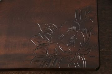 中古　伝統工芸　牡丹の花が美しく咲き誇る、日光彫りの花台(飾り台)(R-048882)