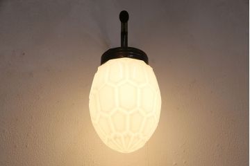 アンティーク照明　梅の花の意匠が愛らしい!亀甲文様の模様が浮き出るウォールランプ(壁掛け照明、壁付け照明)(R-048883)