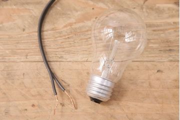 アンティーク照明　梅の花の意匠が愛らしい!亀甲文様の模様が浮き出るウォールランプ(壁掛け照明、壁付け照明)(R-048883)