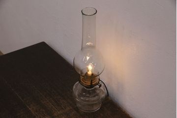 アンティーク照明　オイルランプリメイク　気泡ガラスと錆びた金具が趣あふれるテーブルランプ(スタンドライト、卓上照明)(R-048886)