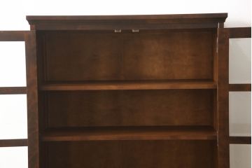 中古　北海道民芸家具　落ち着いた色合いがシックな雰囲気を醸し出すブックケース(本箱、収納棚)(R-048890)