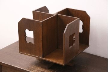 和製アンティーク　ナラ材　激レア!可愛らしいデザインが魅力のリボルビングブックスタンド(本立て)(R-048891)