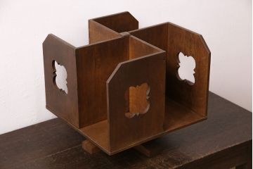 和製アンティーク　ナラ材　激レア!可愛らしいデザインが魅力のリボルビングブックスタンド(本立て)(R-048891)