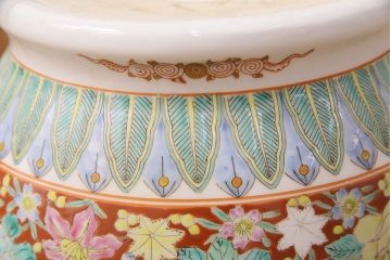 アンティーク雑貨　多彩な花尽くしの図が華やかな十錦手の瀬戸火鉢(鉢カバー)(R-048896)