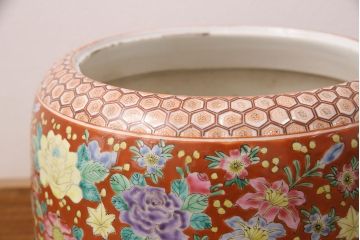 アンティーク雑貨　花尽くしの図が空間を彩る十錦手の瀬戸火鉢(鉢カバー)(R-048897)