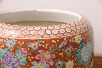 アンティーク雑貨　花尽くしの図が空間を彩る十錦手の瀬戸火鉢(鉢カバー)(R-048897)