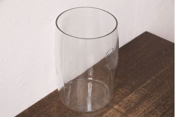 アンティーク雑貨　緩やかにカーブしたシルエットが珍しいガラス瓶(ガラスビン、フラワーベース)(R-048898)