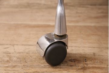 中古　リプロダクト品　ハーマンミラー(Hermanmiller)　アルミナム　ブラウンカラーが渋いアームチェア(オフィスチェア、椅子)(R-048900)