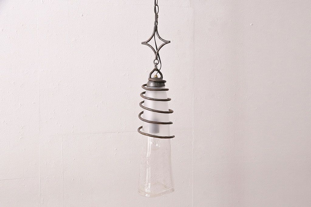 中古　アイアン　気泡ガラスがキラキラ輝くペンダント照明(天井照明、吊り下げ照明、シェード)(R-048905)