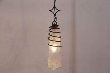 中古　アイアン　気泡ガラスがキラキラ輝くペンダント照明(天井照明、吊り下げ照明、シェード)(R-048905)