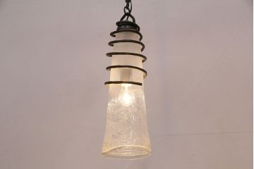 中古　アイアン　気泡ガラスがキラキラ輝くペンダント照明(天井照明、吊り下げ照明、シェード)(R-048905)