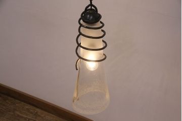中古　アイアン　気泡ガラスがキラキラ輝くペンダント照明(天井照明、吊り下げ照明、シェード)(R-048906)