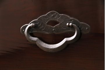 和製アンティーク　前面栗材　極美品!漆塗りの木肌が美しい米沢箪笥ローボード(衣装箪笥、時代箪笥)(R-048911)