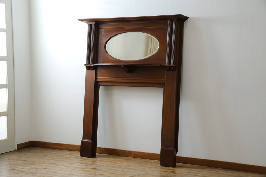 イギリスアンティーク　マホガニー材　鏡付き!褐色の木肌が美しい大振りサイズのマントルピース　(R-048913)