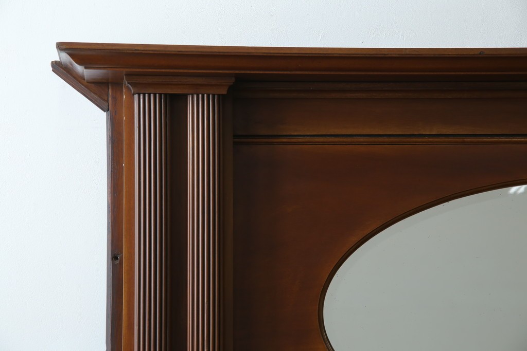 イギリスアンティーク　マホガニー材　鏡付き!褐色の木肌が美しい大振りサイズのマントルピース　(R-048913)