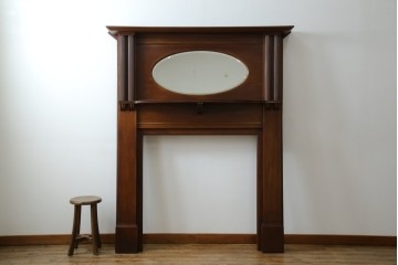 イギリスアンティーク　マホガニー材　鏡付き!褐色の木肌が美しい大振りサイズのマントルピース　(R-048913)