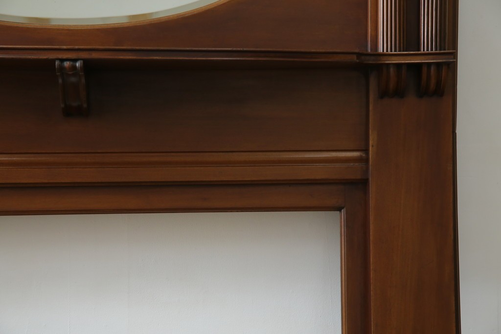 イギリスアンティーク　マホガニー材　鏡付き!褐色の木肌が美しい大振りサイズのマントルピース　(R-048913)