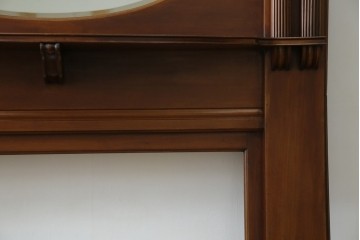 イギリスアンティーク　マホガニー材　鏡付き!褐色の木肌が美しい大振りサイズのマントルピース　(R-048913)