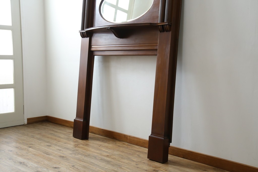 イギリスアンティーク　マホガニー材　鏡付き!褐色の木肌が美しい大振りサイズのマントルピース　(R-048913)