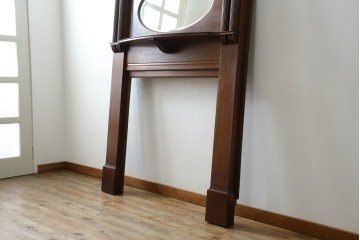 イギリスアンティーク　マホガニー材　鏡付き!褐色の木肌が美しい大振りサイズのマントルピース　(R-048913)