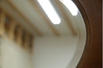 イギリスアンティーク　マホガニー材　鏡付き!褐色の木肌が美しい大振りサイズのマントルピース　(R-048913)