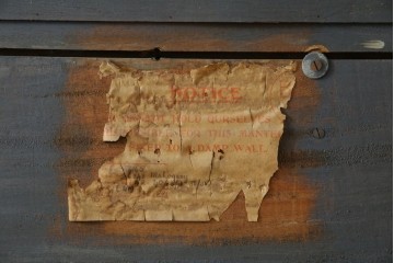 イギリスアンティーク　マホガニー材　鏡付き!褐色の木肌が美しい大振りサイズのマントルピース　(R-048913)