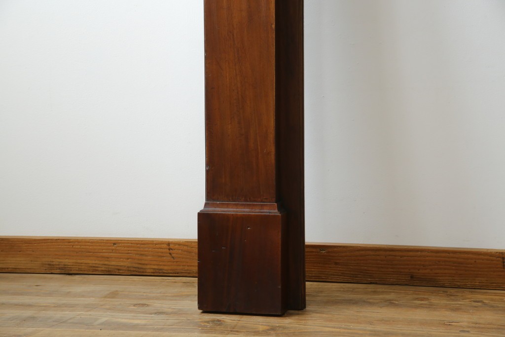 イギリスアンティーク　マホガニー材　鏡付き!褐色の木肌が美しい大振りサイズのマントルピース　(R-048913)