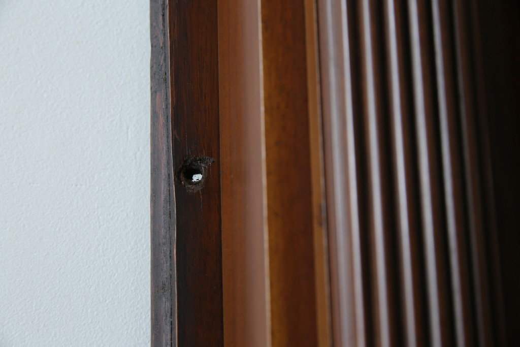 イギリスアンティーク　マホガニー材　鏡付き!褐色の木肌が美しい大振りサイズのマントルピース　(R-048913)