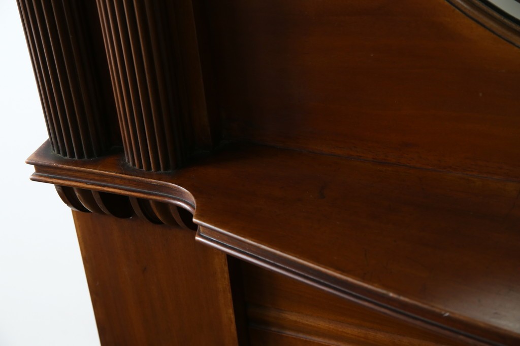 イギリスアンティーク　マホガニー材　鏡付き!褐色の木肌が美しい大振りサイズのマントルピース　(R-048913)