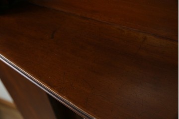 イギリスアンティーク　マホガニー材　鏡付き!褐色の木肌が美しい大振りサイズのマントルピース　(R-048913)