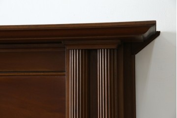 イギリスアンティーク　マホガニー材　鏡付き!褐色の木肌が美しい大振りサイズのマントルピース　(R-048913)