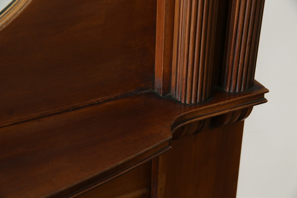 イギリスアンティーク　マホガニー材　鏡付き!褐色の木肌が美しい大振りサイズのマントルピース　(R-048913)