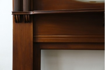 イギリスアンティーク　マホガニー材　鏡付き!褐色の木肌が美しい大振りサイズのマントルピース　(R-048913)